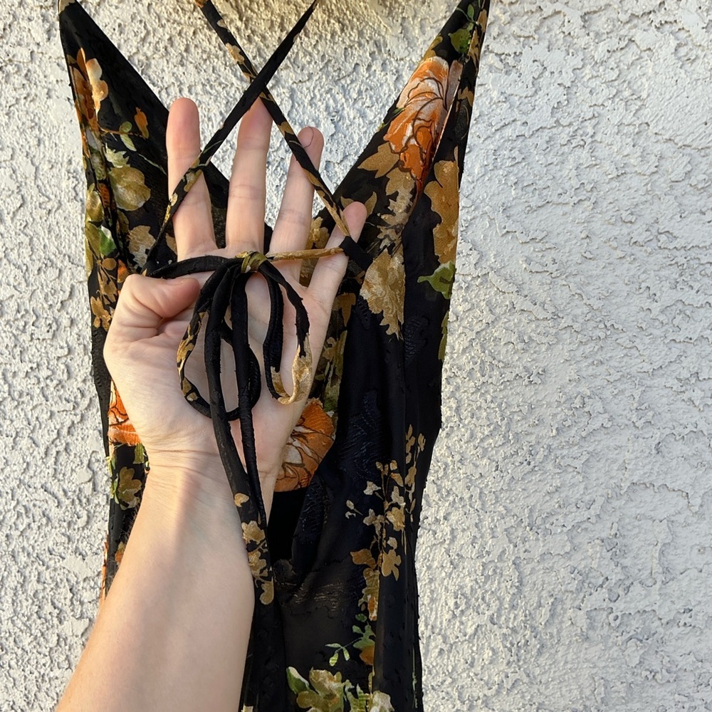 NWT Lulu’s Petal Prowess Black Floral Print Lace-Up Cowl Midi Dress Size XXS - Picture 8 of 10